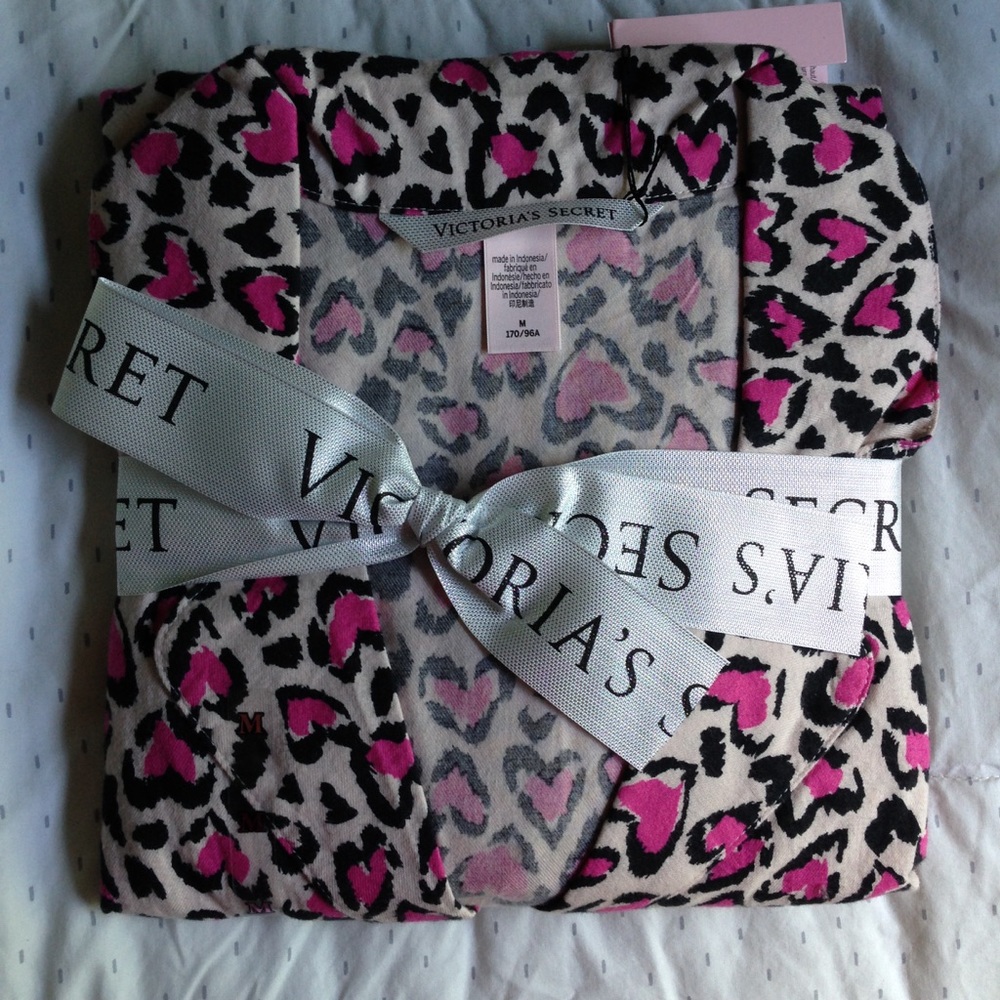 NWT Victoria's Secret cheetah Dreamer Pajamas Sz M